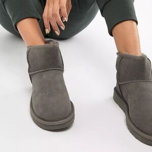 UGG Women's Classic Mini II Winter Boot Gray size 9